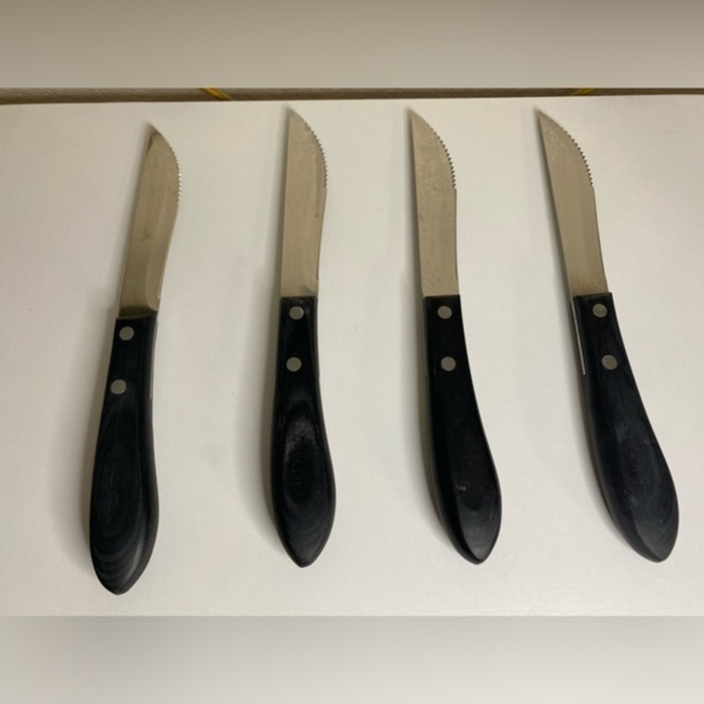 NWOT - set of 4 steak knives - 10 inches long - wooden handle